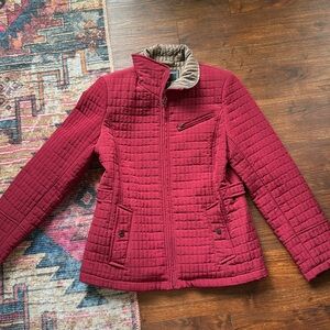 PORTRAIT - maroon jacket